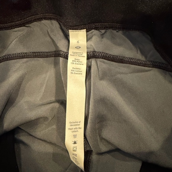 Lululemon ready to crush HR black velour jogger crop - Picture 4 of 4